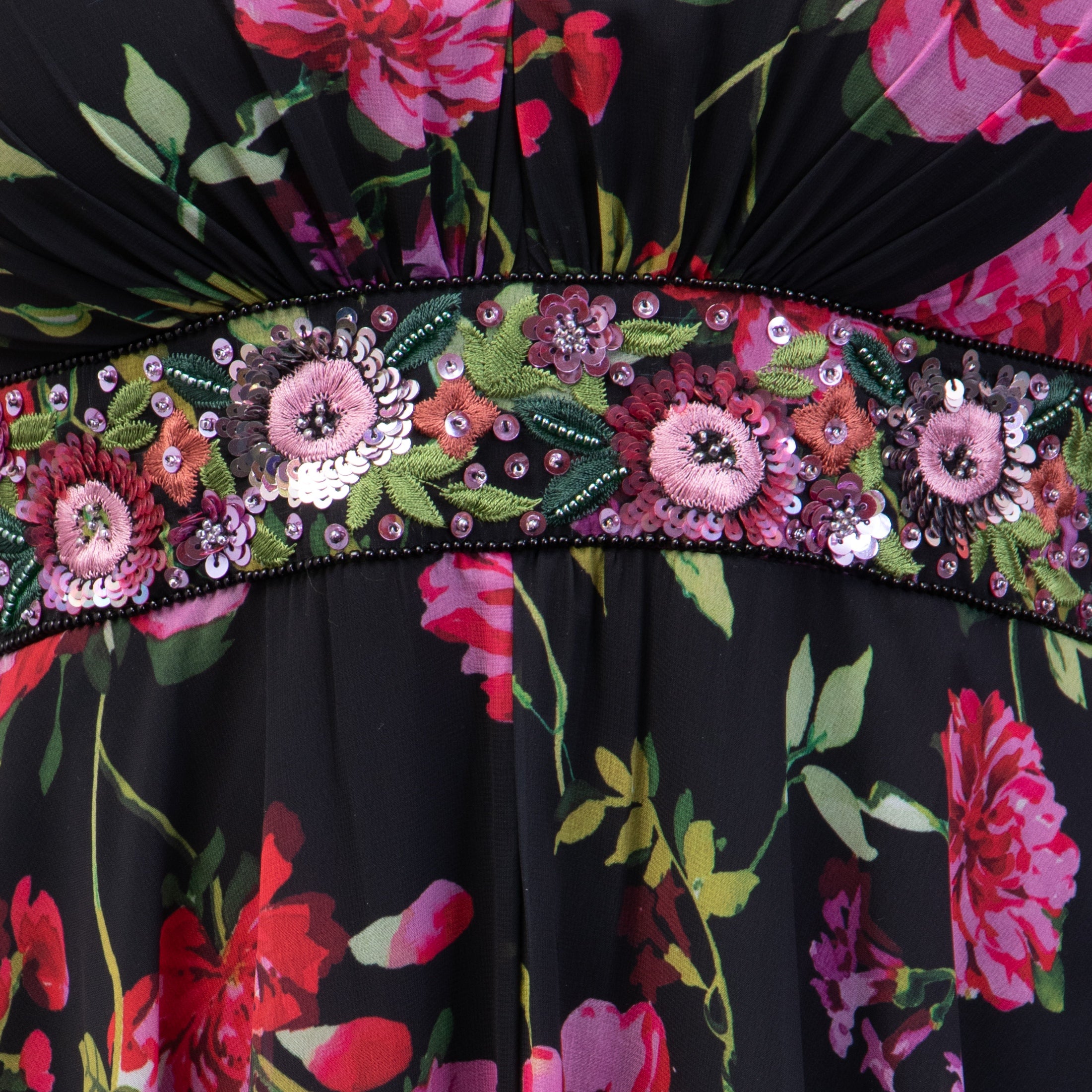 Nelly Chifón Negro con Flores