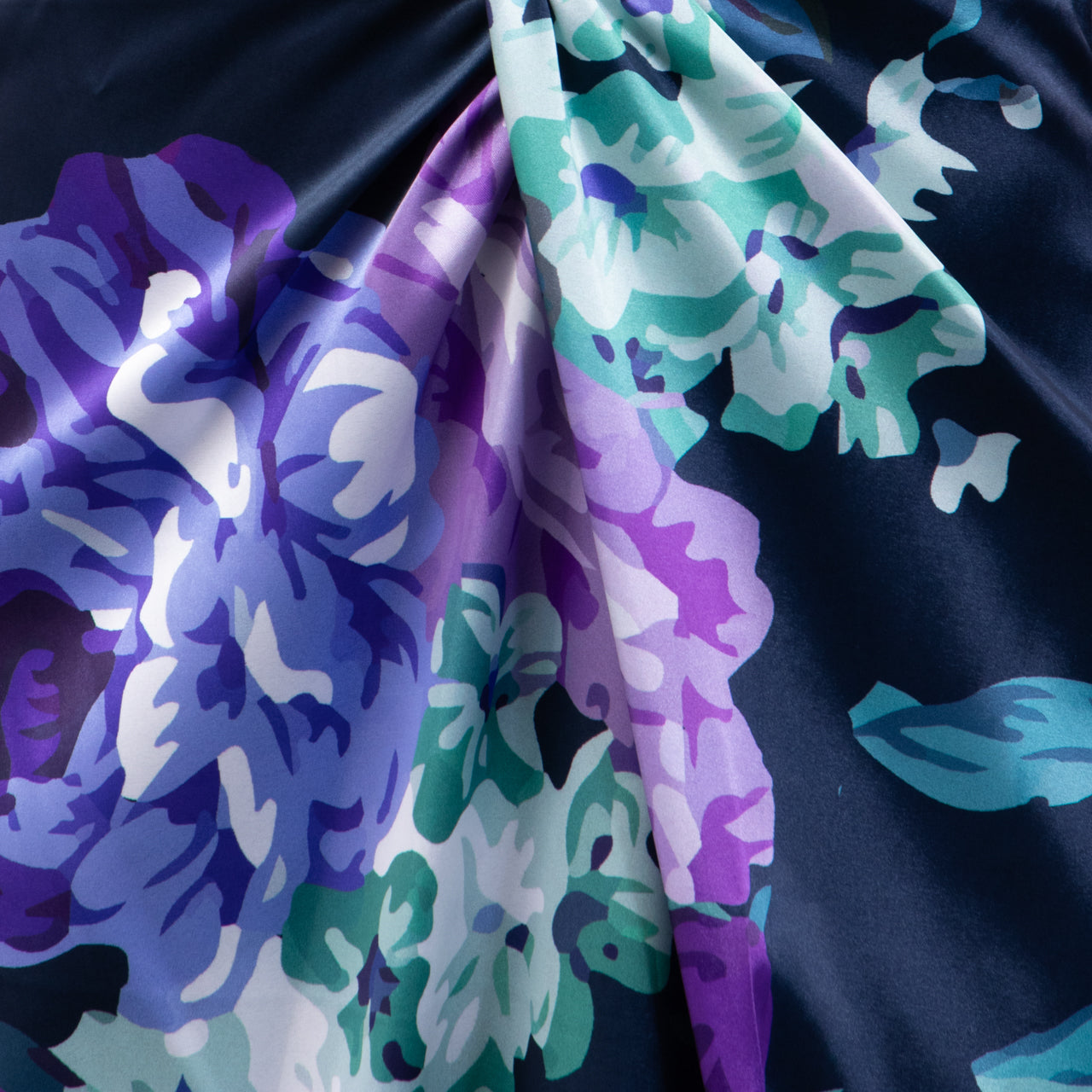 Ivy Azul Marino con Flores